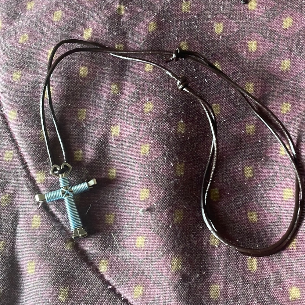 Light blue wired necklace